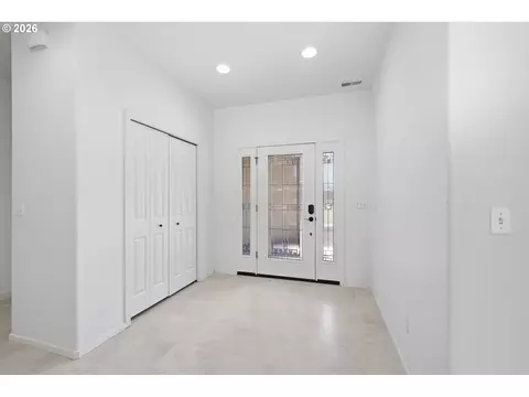Entry Way - 2833 20th St, Springfield, OR 97477 photo 1 of 1