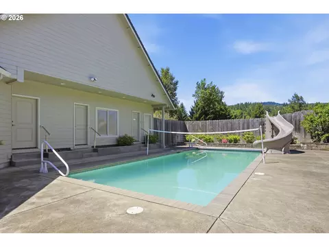 Exterior - 2833 20th St, Springfield, OR 97477 photo 4 of 13