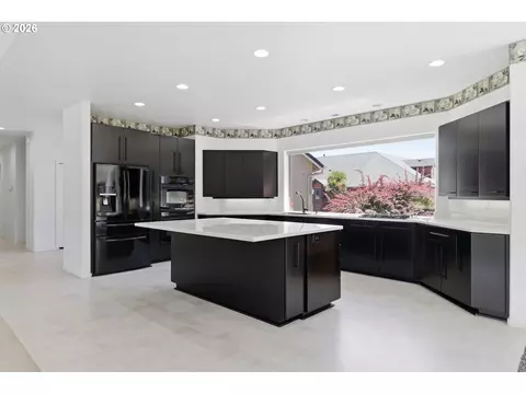Kitchen - 2833 20th St, Springfield, OR 97477 photo 1 of 4