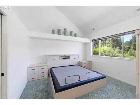 Bedroom - 2833 20th St, Springfield, OR 97477 photo 1 of 4