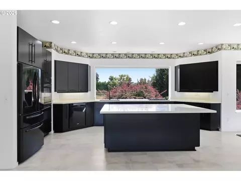 Kitchen - 2833 20th St, Springfield, OR 97477 photo 4 of 4