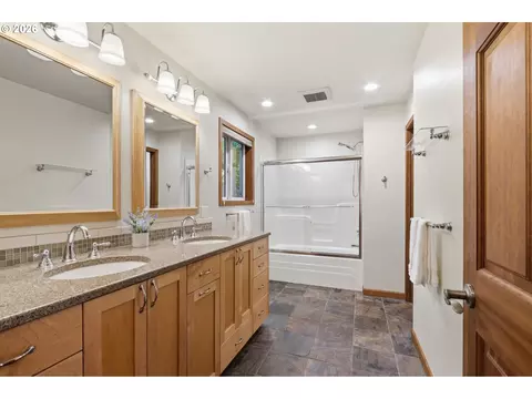 Bath - 45225 SE Paha Loop Dr, Sandy, OR 97055 photo 1 of 6