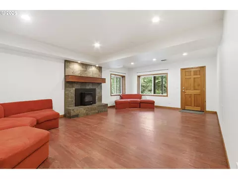 Living - 45225 SE Paha Loop Dr, Sandy, OR 97055 photo 4 of 4