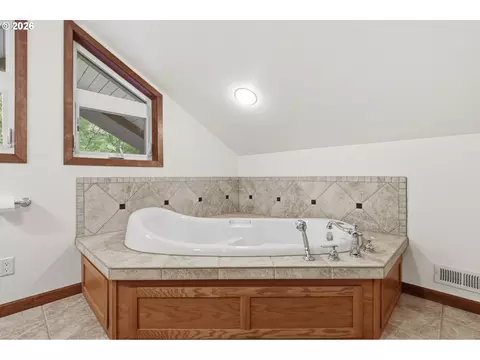 Bath - 45225 SE Paha Loop Dr, Sandy, OR 97055 photo 6 of 6