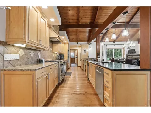 Kitchen - 45225 SE Paha Loop Dr, Sandy, OR 97055 photo 1 of 5