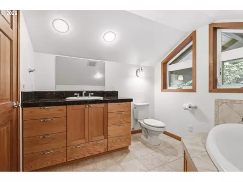 Bath - 45225 SE Paha Loop Dr, Sandy, OR 97055 photo 5 of 6