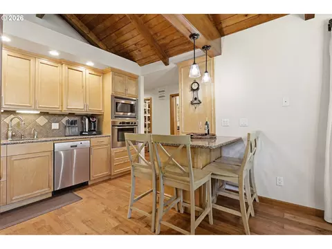 Kitchen - 45225 SE Paha Loop Dr, Sandy, OR 97055 photo 5 of 5