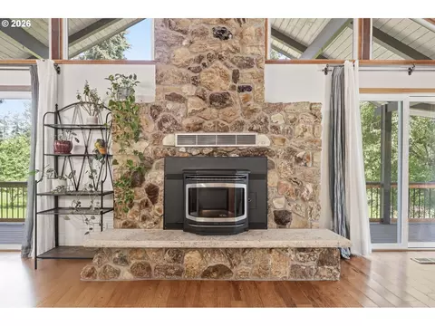 Living - 45225 SE Paha Loop Dr, Sandy, OR 97055 photo 3 of 4