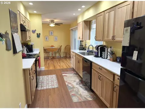 Kitchen - 1745 NW 7th Pl, Gresham, OR 97030 photo 3 of 3