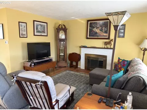 Living - 1745 NW 7th Pl, Gresham, OR 97030 photo 1 of 3