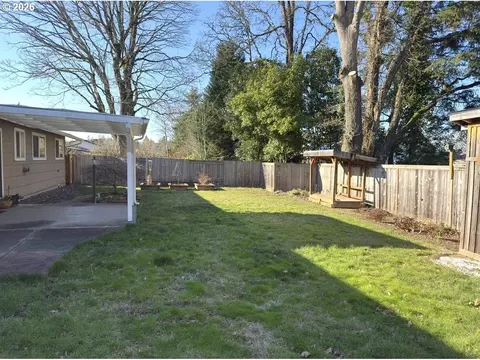 Exterior - 1745 NW 7th Pl, Gresham, OR 97030 photo 5 of 11