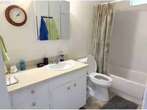 Bath - 1745 NW 7th Pl, Gresham, OR 97030 photo 2 of 2