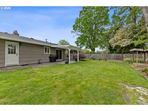 Exterior - 1745 NW 7th Pl, Gresham, OR 97030 photo 9 of 11
