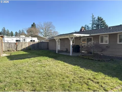 Exterior - 1745 NW 7th Pl, Gresham, OR 97030 photo 3 of 11