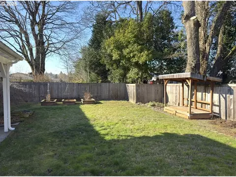 Exterior - 1745 NW 7th Pl, Gresham, OR 97030 photo 4 of 11