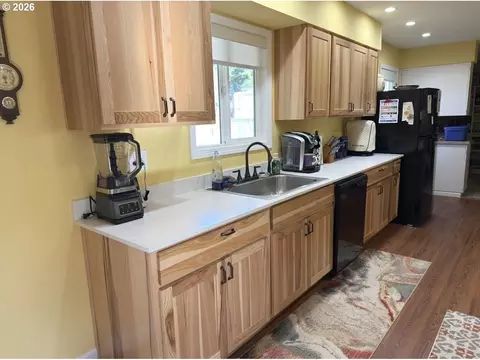 Kitchen - 1745 NW 7th Pl, Gresham, OR 97030 photo 1 of 3