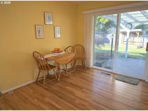 Dining - 1745 NW 7th Pl, Gresham, OR 97030 photo 1 of 1