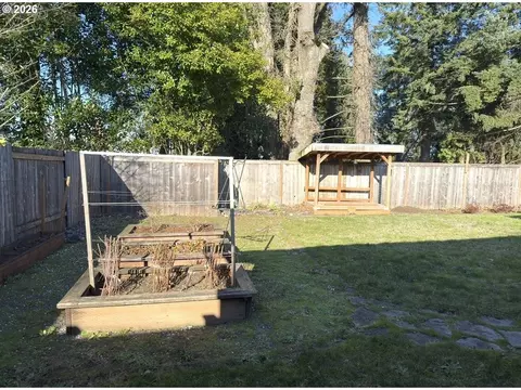 Exterior - 1745 NW 7th Pl, Gresham, OR 97030 photo 7 of 11