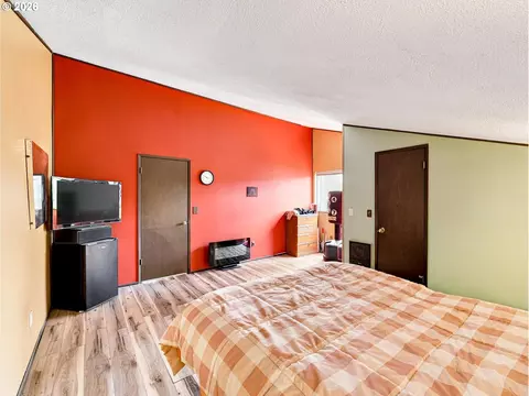 Bedroom - 726 SE Rene Ave, Gresham, OR 97080 photo 2 of 2