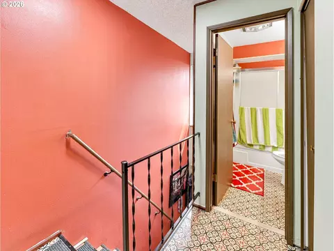 Entry Way - 726 SE Rene Ave, Gresham, OR 97080 photo 1 of 1