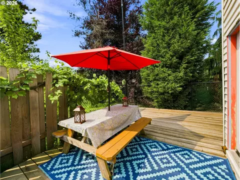 Exterior - 726 SE Rene Ave, Gresham, OR 97080 photo 4 of 8