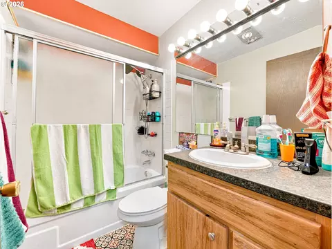 Bath - 726 SE Rene Ave, Gresham, OR 97080 photo 2 of 2
