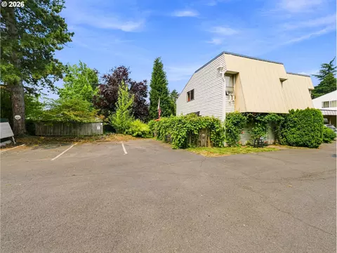Exterior - 726 SE Rene Ave, Gresham, OR 97080 photo 6 of 8