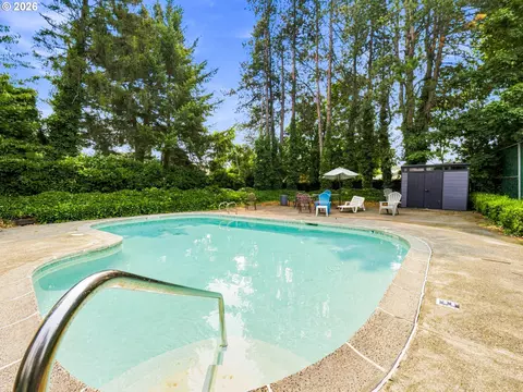Exterior - 726 SE Rene Ave, Gresham, OR 97080 photo 8 of 8