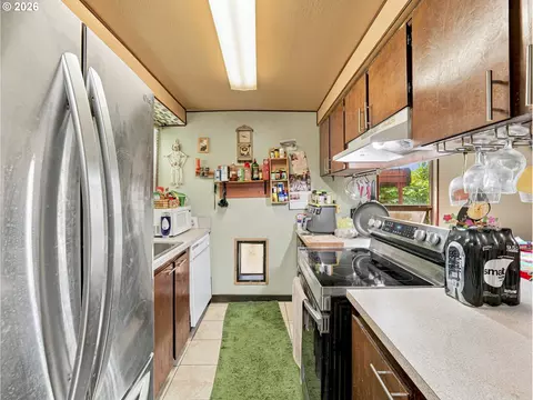 Kitchen - 726 SE Rene Ave, Gresham, OR 97080 photo 1 of 3
