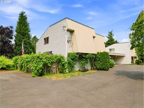 Exterior - 726 SE Rene Ave, Gresham, OR 97080 photo 7 of 8