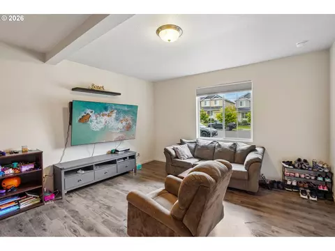 Living - 2349 SE 16th St, Gresham, OR 97080 photo 2 of 2