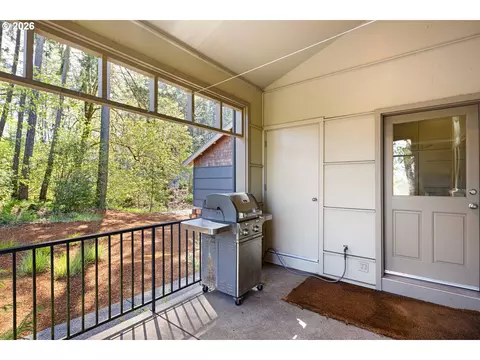 Exterior - 3831 Woodson Ct, Eugene, OR 97405 photo 4 of 7