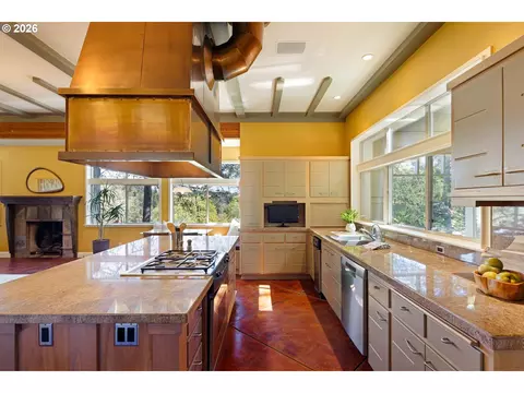 Kitchen - 3831 Woodson Ct, Eugene, OR 97405 photo 3 of 3
