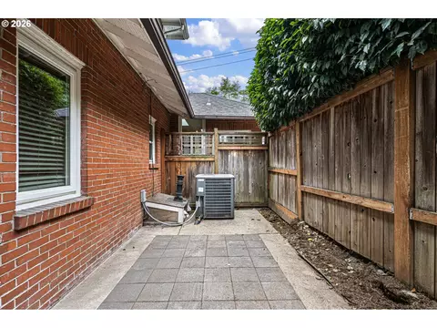 Exterior - 47 W 23rd Ave, Eugene, OR 97405 photo 10 of 14