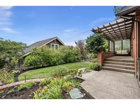 Exterior - 47 W 23rd Ave, Eugene, OR 97405 photo 3 of 14