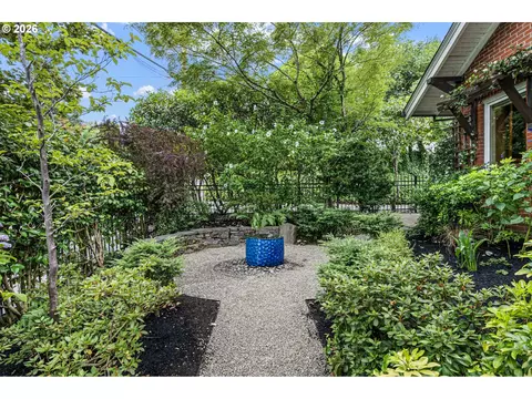Exterior - 47 W 23rd Ave, Eugene, OR 97405 photo 5 of 14