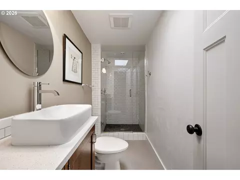 Bath - 47 W 23rd Ave, Eugene, OR 97405 photo 2 of 3