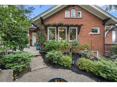 Exterior - 47 W 23rd Ave, Eugene, OR 97405 photo 1 of 14