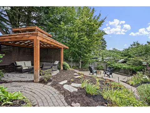 Exterior - 47 W 23rd Ave, Eugene, OR 97405 photo 11 of 14