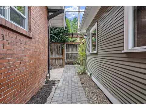 Exterior - 47 W 23rd Ave, Eugene, OR 97405 photo 9 of 14