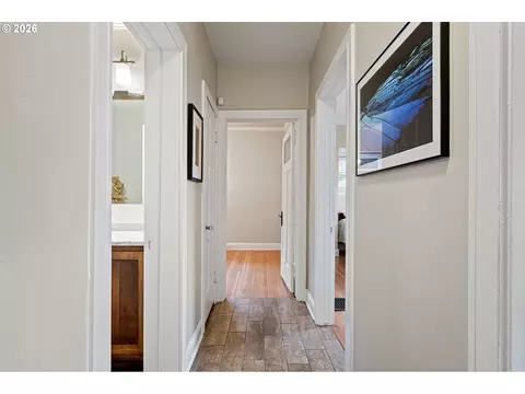 Entry Way - 47 W 23rd Ave, Eugene, OR 97405 photo 2 of 4