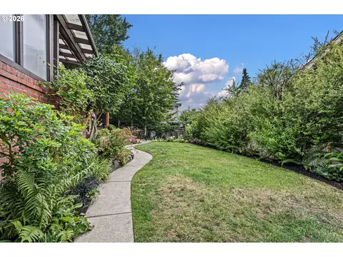 Exterior - 47 W 23rd Ave, Eugene, OR 97405 photo 2 of 14