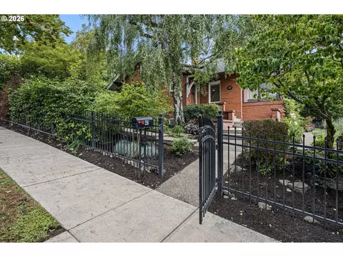 Exterior - 47 W 23rd Ave, Eugene, OR 97405 photo 13 of 14