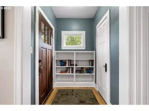 Entry Way - 47 W 23rd Ave, Eugene, OR 97405 photo 1 of 4