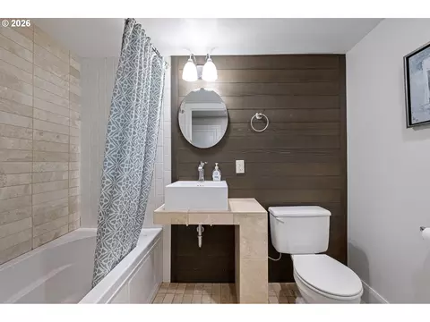 Bath - 47 W 23rd Ave, Eugene, OR 97405 photo 3 of 3