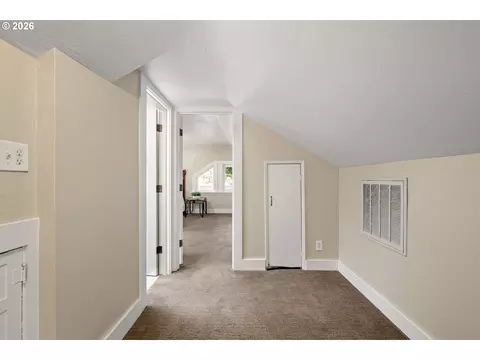 Entry Way - 47 W 23rd Ave, Eugene, OR 97405 photo 3 of 4