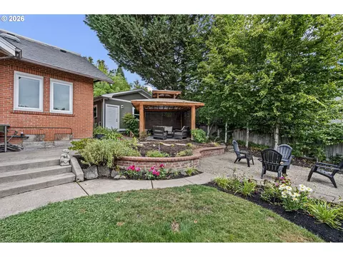 Exterior - 47 W 23rd Ave, Eugene, OR 97405 photo 4 of 14