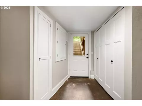Entry Way - 47 W 23rd Ave, Eugene, OR 97405 photo 4 of 4