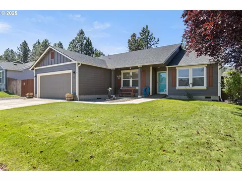 717 Callahan Dr, Roseburg, OR 97471