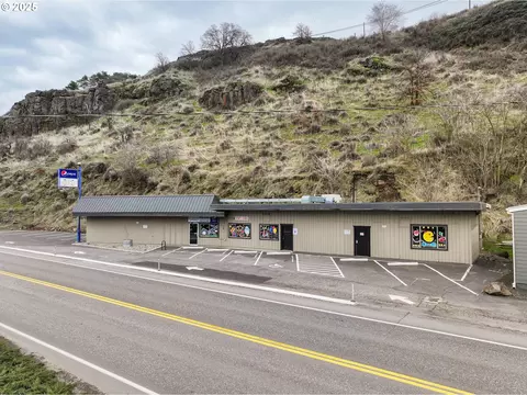 2718 E 2nd St, The Dalles, OR 97058
